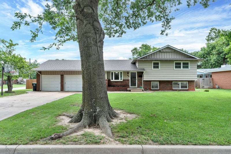 1210 Farmstead St, Wichita, KS 67208