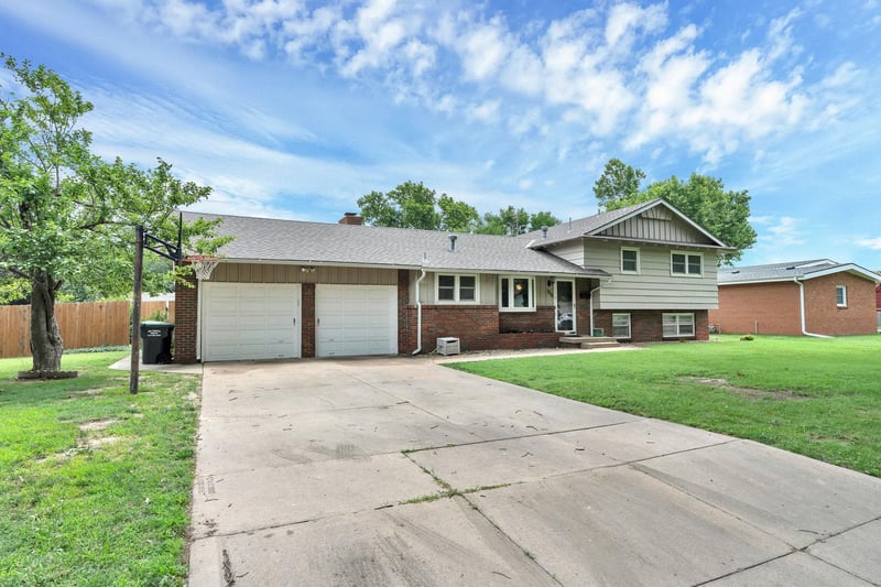 1210 Farmstead St, Wichita, KS 67208