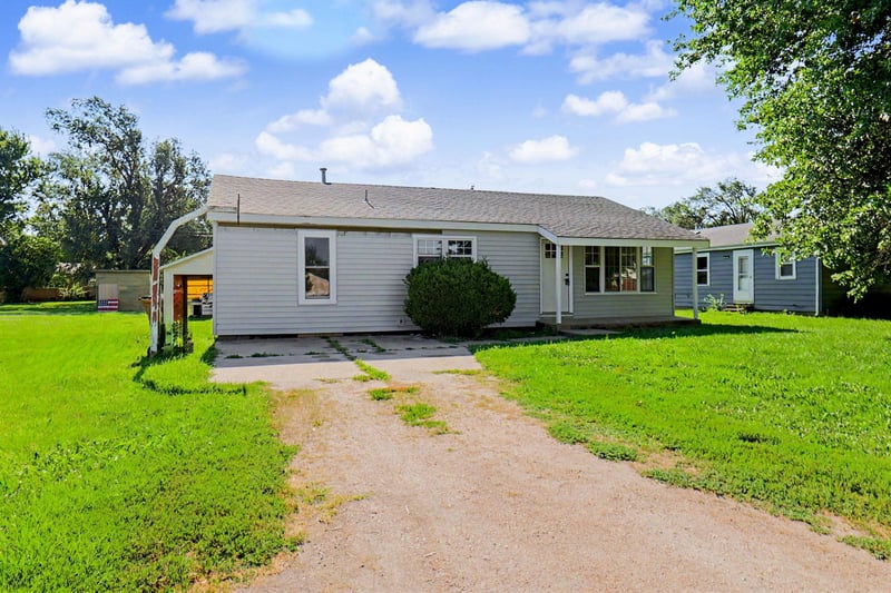104 Jackson Ave, Sedgwick, KS 67135