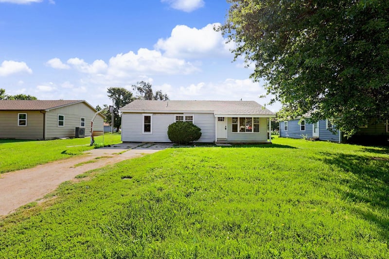104 Jackson Ave, Sedgwick, KS 67135