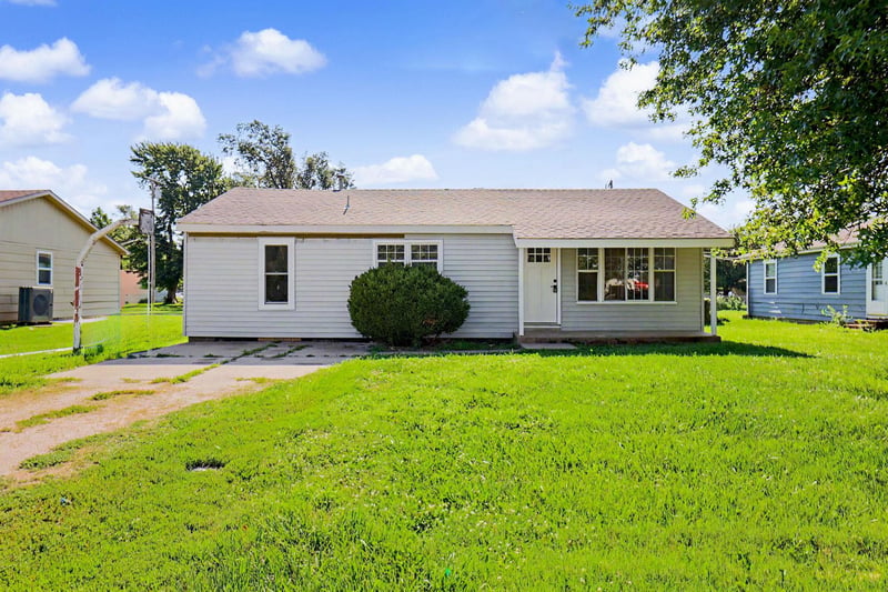 104 Jackson Ave, Sedgwick, KS 67135