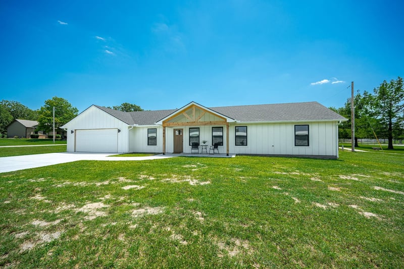 765 Kansas Ct, Benton, KS 67017