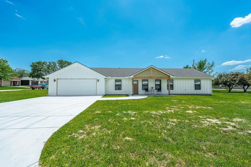 765 N Kansas Ct, Benton, KS 67017