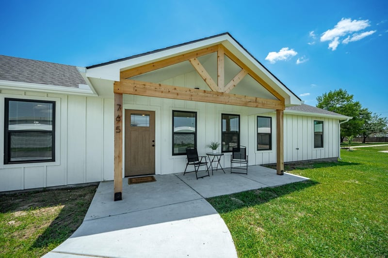 765 Kansas Ct, Benton, KS 67017