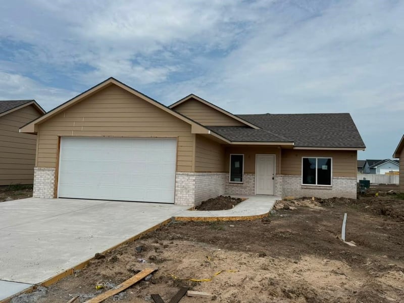 8962 Joshua St, Bel Aire, KS 67226