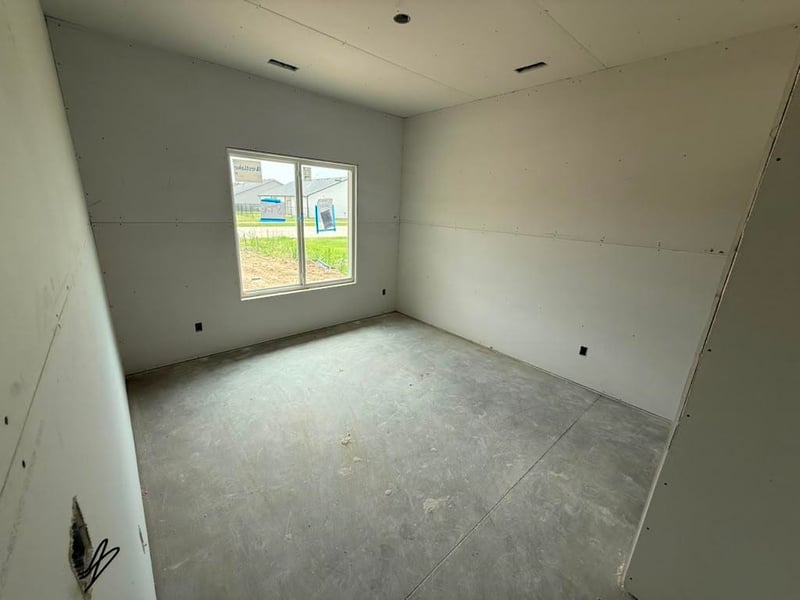 8956 E Joshua St, Bel Aire, KS 67226