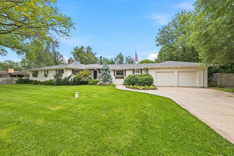 9 Rolling Hills Dr, Wichita, KS 67212