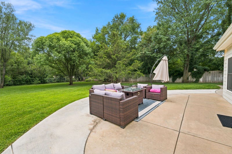 9 Rolling Hills Dr, Wichita, KS 67212