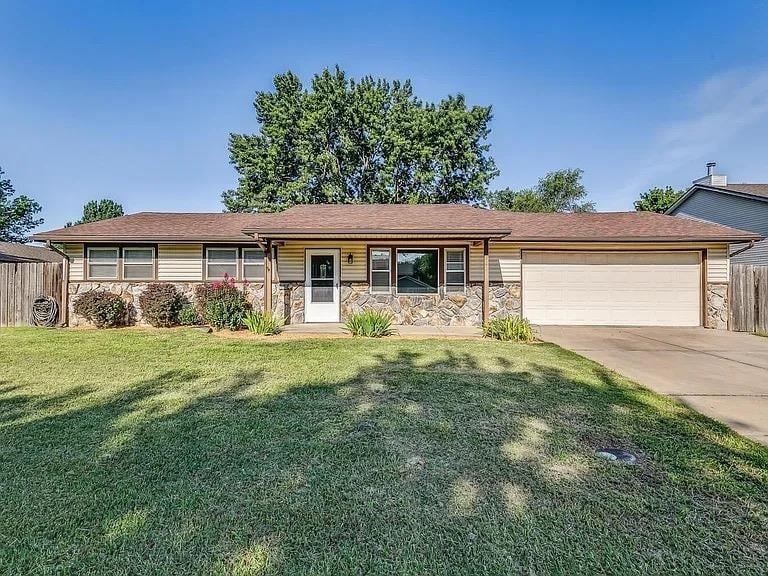223 N Sioux St, Kechi, KS 67067