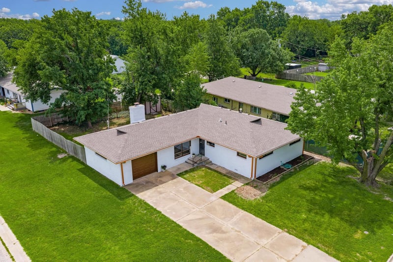 409 N Woodlawn St, Wellington, KS 67152