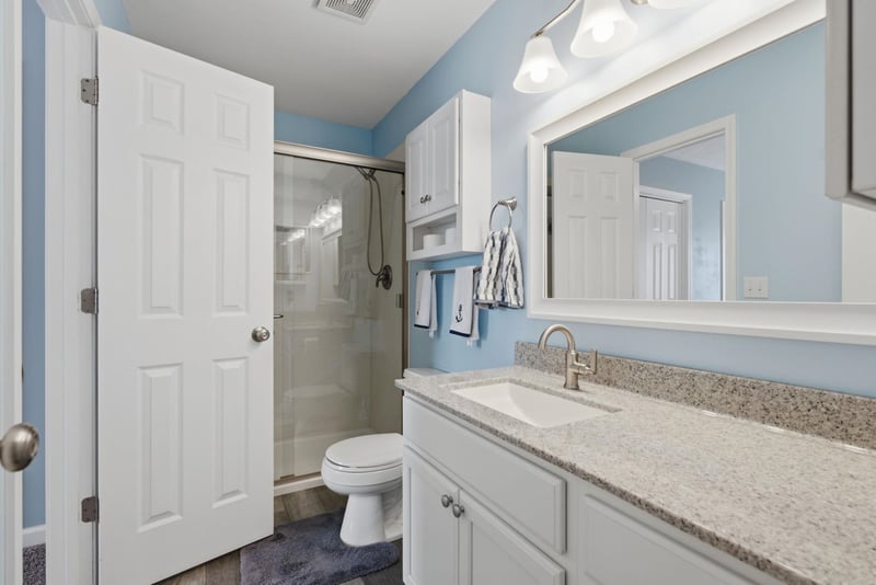 1713 N Redbarn Cir, Wichita, KS 67212