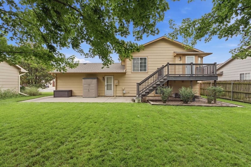 1713 N Redbarn Cir, Wichita, KS 67212