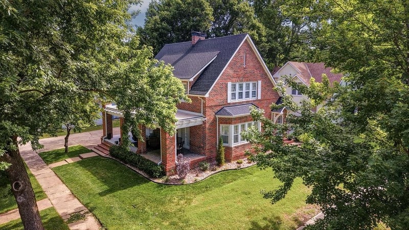 902 8th Ave, Winfield, KS 67156