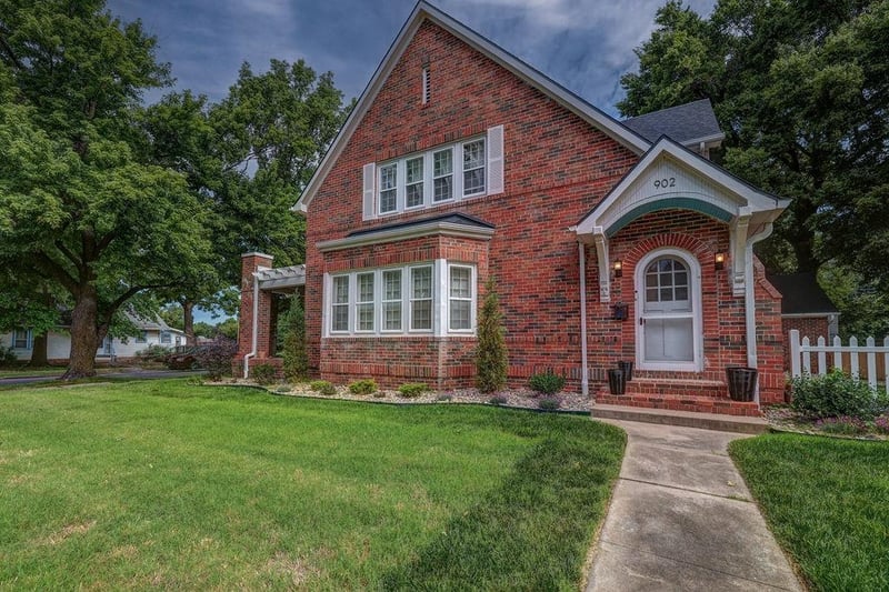 902 8th Ave, Winfield, KS 67156
