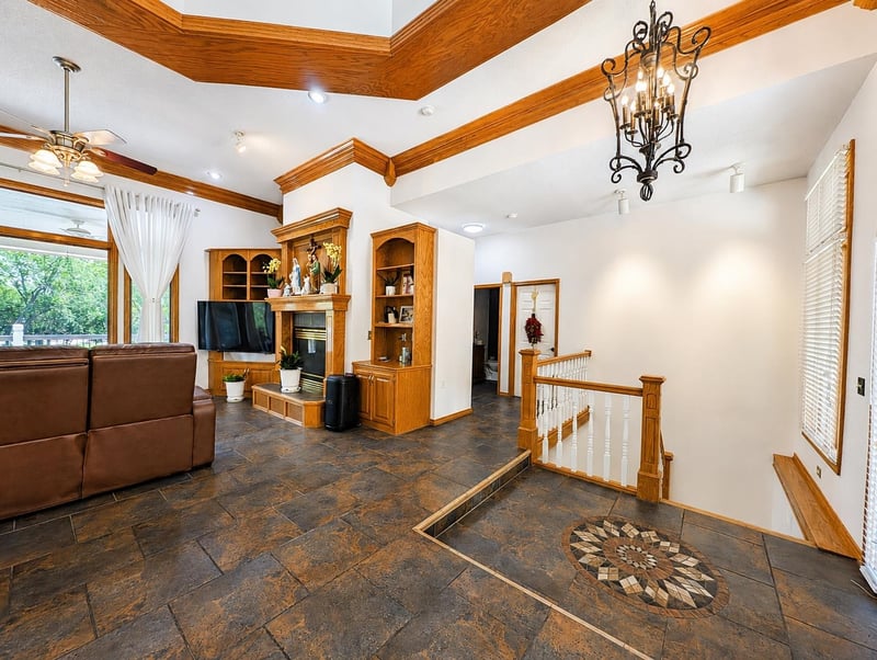 8253 Oxford Ct, Wichita, KS 67226