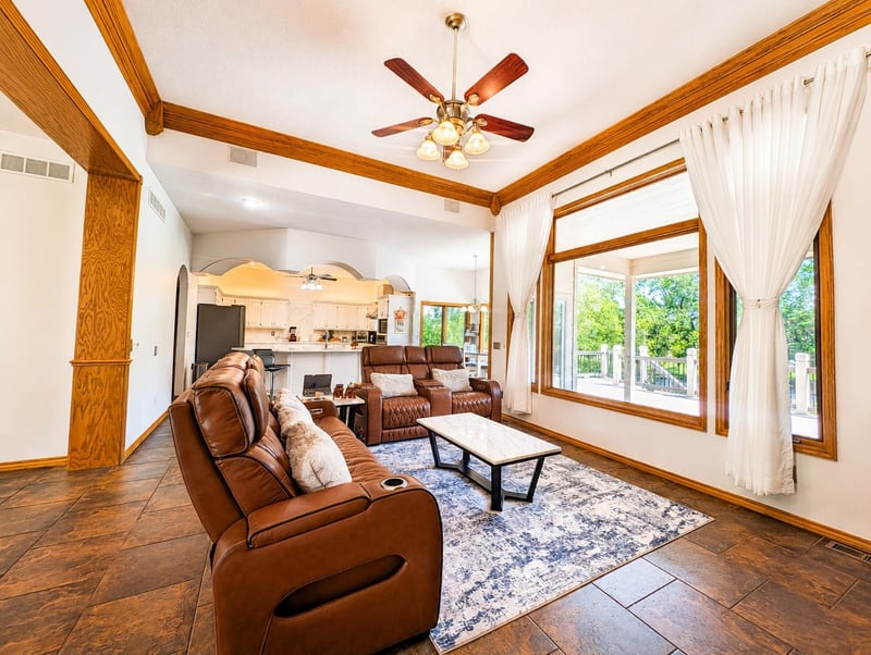 8253 Oxford Ct, Wichita, KS 67226