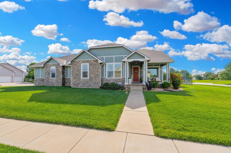 5104 Colonial Ave, Bel Aire, KS 67226