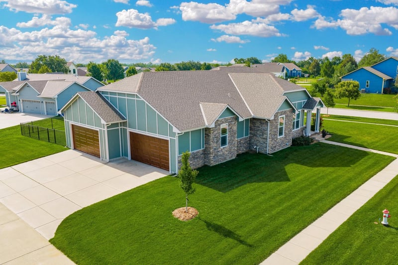 5104 Colonial Ave, Bel Aire, KS 67226