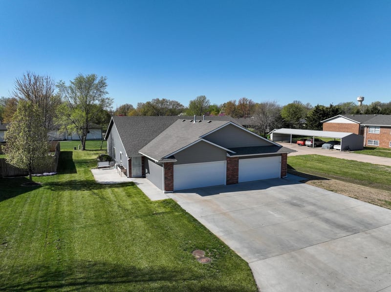 429-431 Harvest Rd, Hesston, KS 67062