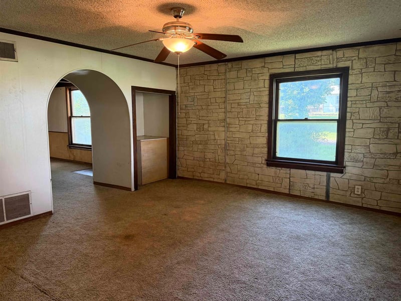 521 Mulberry St, Eureka, KS 67045
