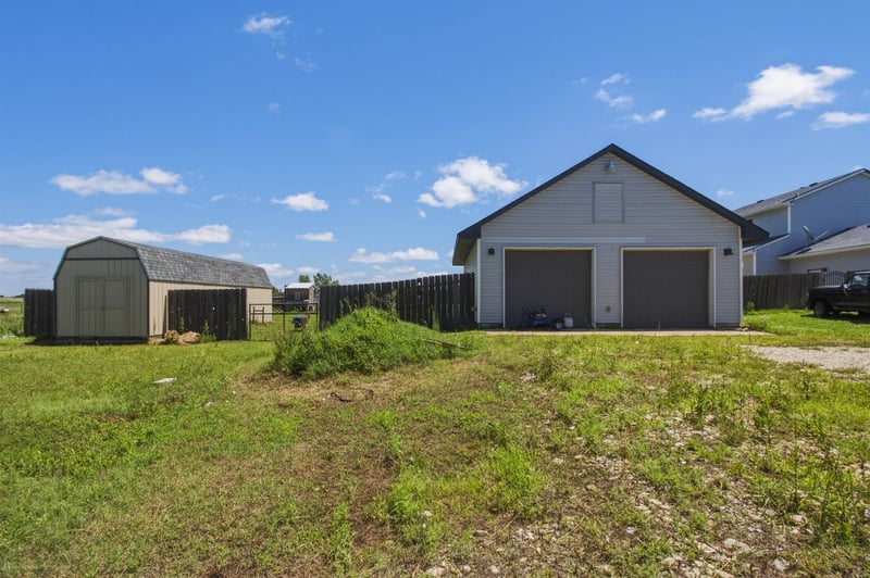 8615 Amber Rg, Viola, KS 67149