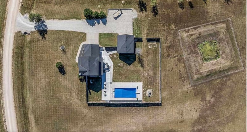 8615 Amber Rg, Viola, KS 67149
