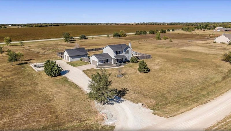 8615 Amber Rg, Viola, KS 67149