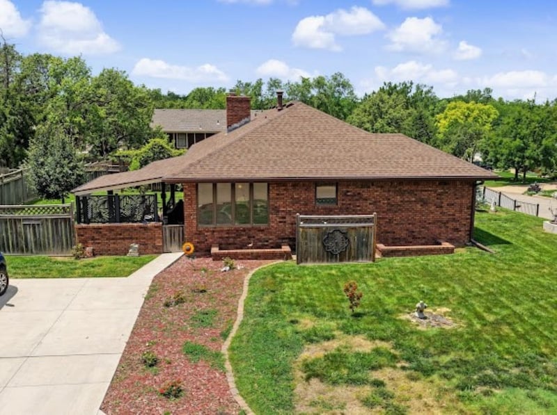 2530 Argonne Dr, Salina, KS 67401
