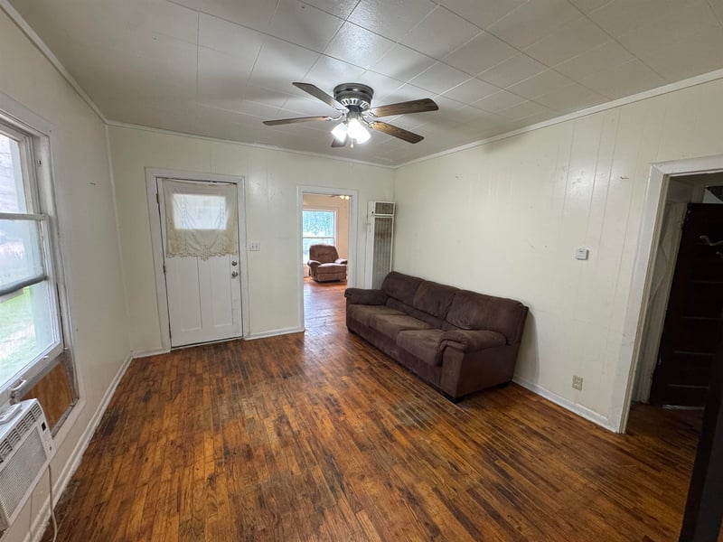 120 7th , Winfield, KS 67156