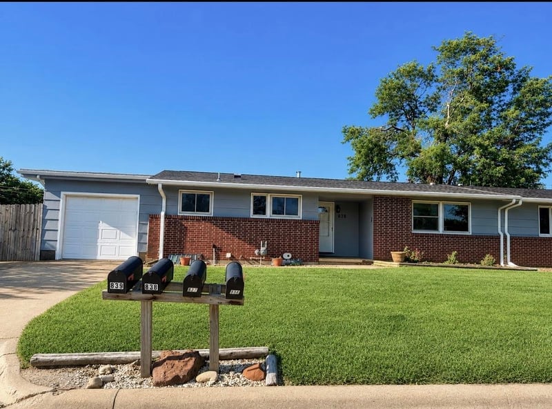 838 Carriage Cr, Salina, KS 67401