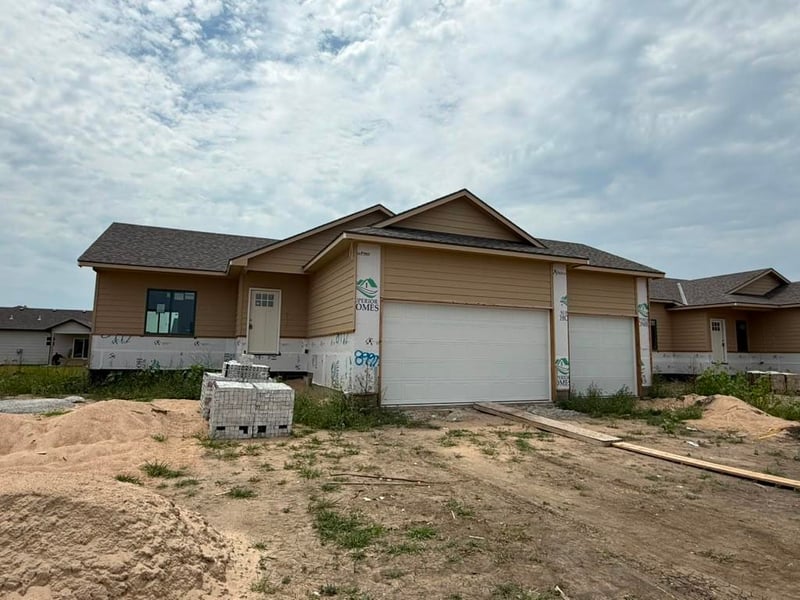 8997 Joshua St, Bel Aire, KS 67226