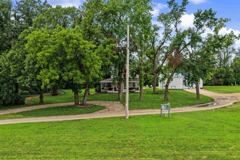 23 90th Rd, Tescott, KS 67464