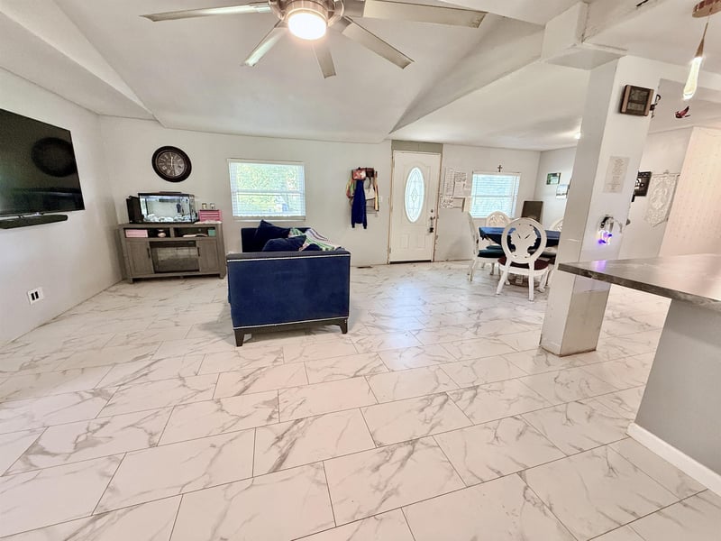 319 6th St, Towanda, KS 67144