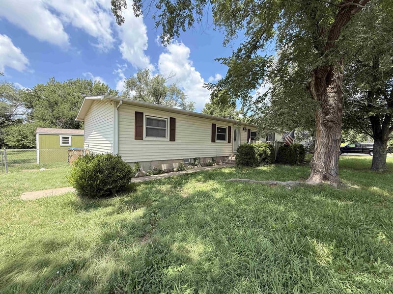 319 6th St, Towanda, KS 67144