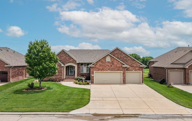 2138 Sierra Hills Cir, Wichita, KS 67230