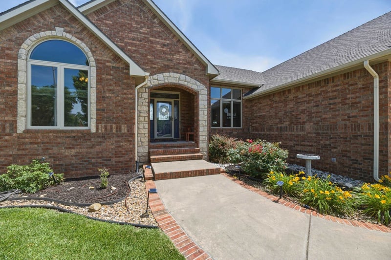 2138 Sierra Hills Cir, Wichita, KS 67230