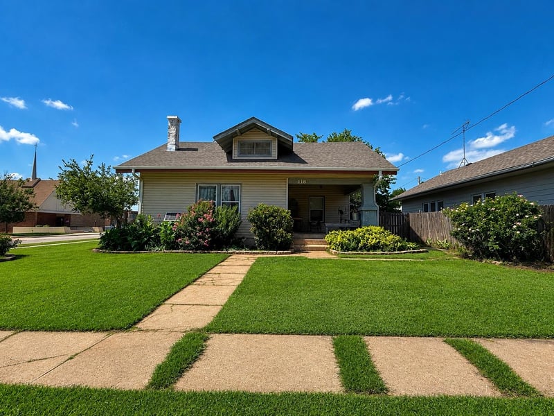 118 1st Ave, Caldwell, KS 67022