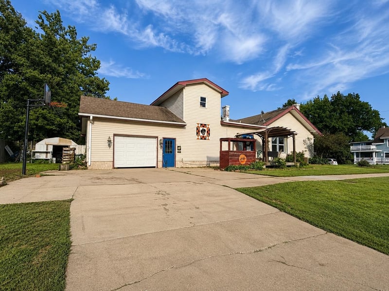 118 1st Ave, Caldwell, KS 67022