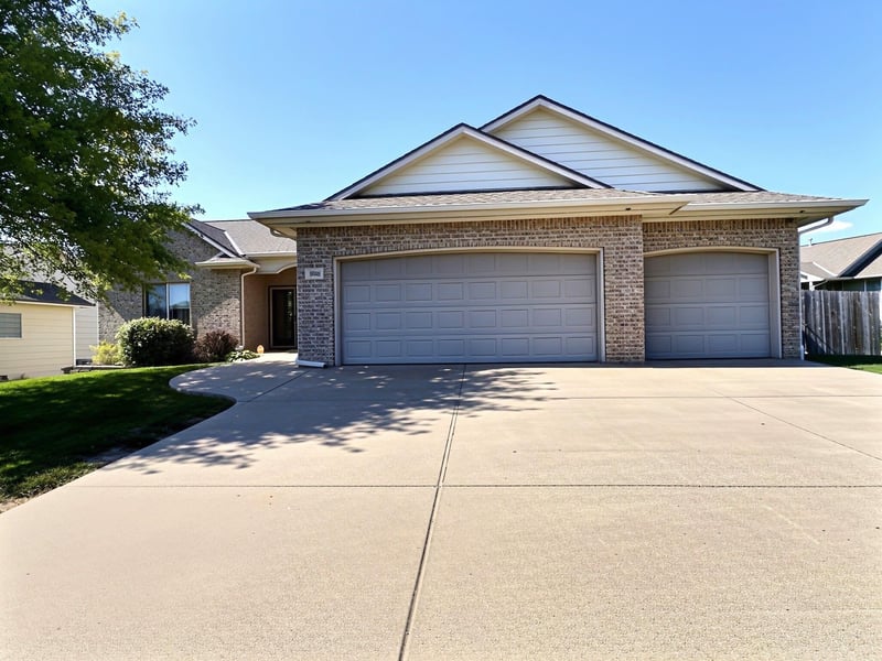 936 Moss Wood, Derby, KS 67037