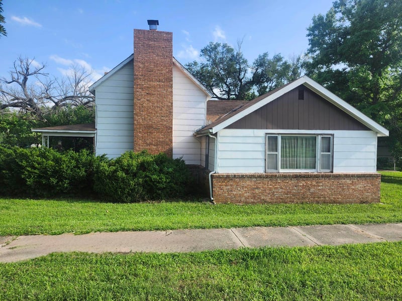 421 Chestnut , Burden, KS 67019