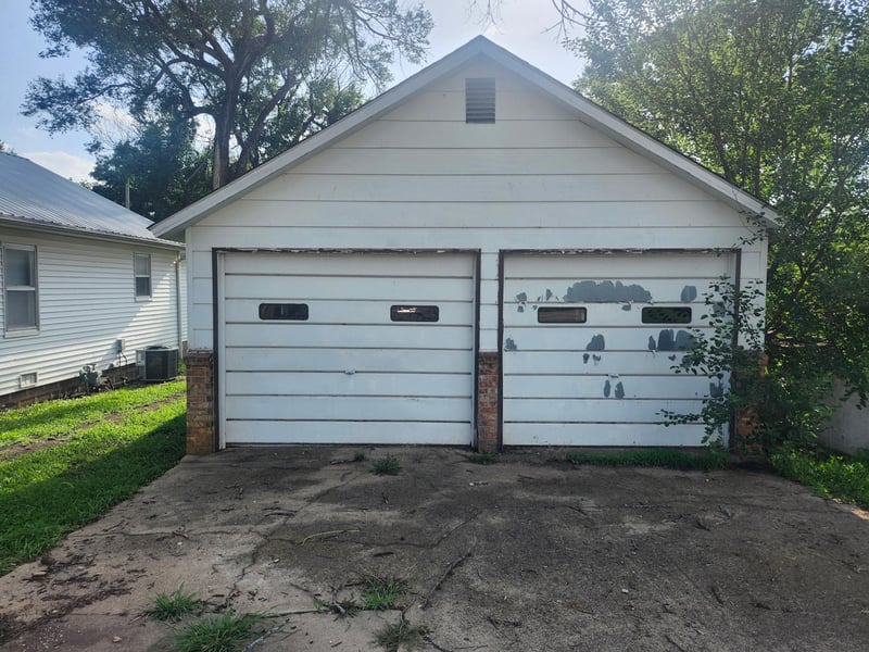 421 Chestnut , Burden, KS 67019