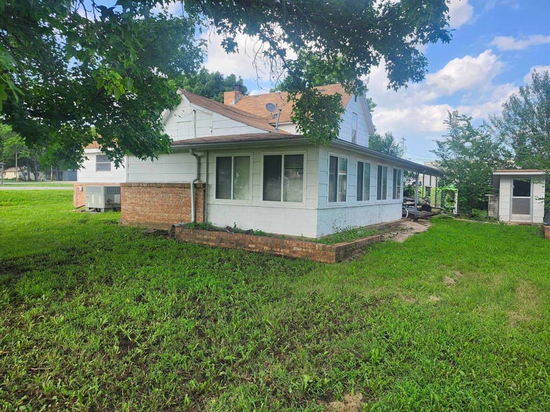 421 Chestnut , Burden, KS 67019