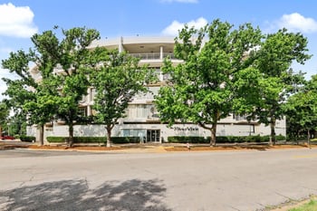 1401 W River Blvd #2D, Wichita, KS 67203