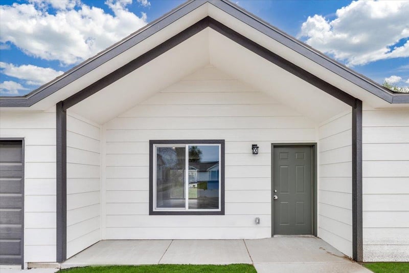 2644 Holyoke St, Wichita, KS 67220-2423