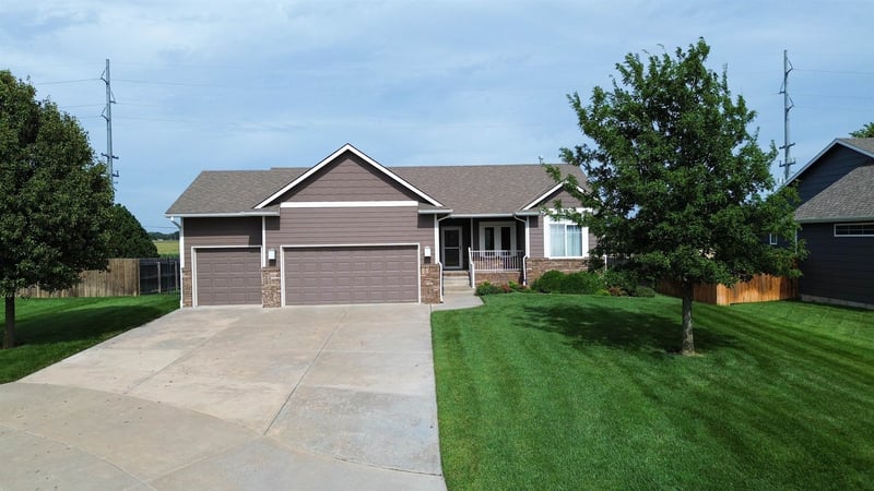 604 Goldspike Ct, Newton, KS 67114
