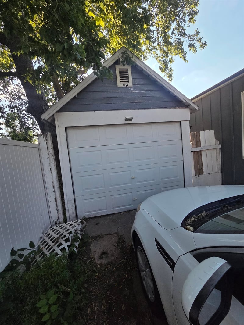 621 N 9th St, Salina, KS 67401