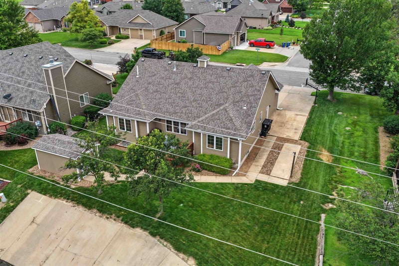 637 Seitz Dr, Salina, KS 67401