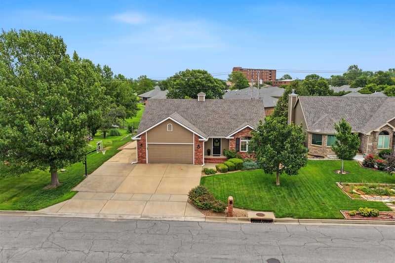 637 Seitz Dr, Salina, KS 67401