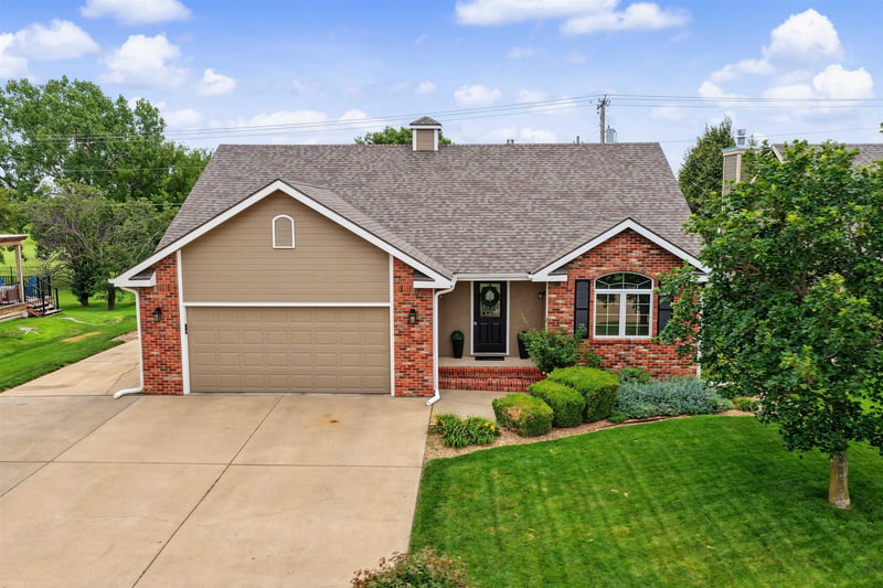 637 Seitz Dr, Salina, KS 67401