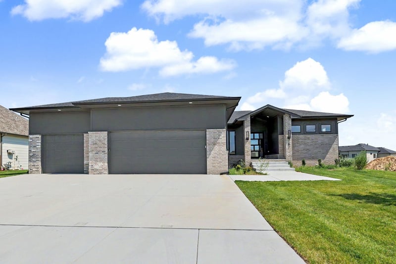 2591 N Doris Ct, Wichita, KS 67205
